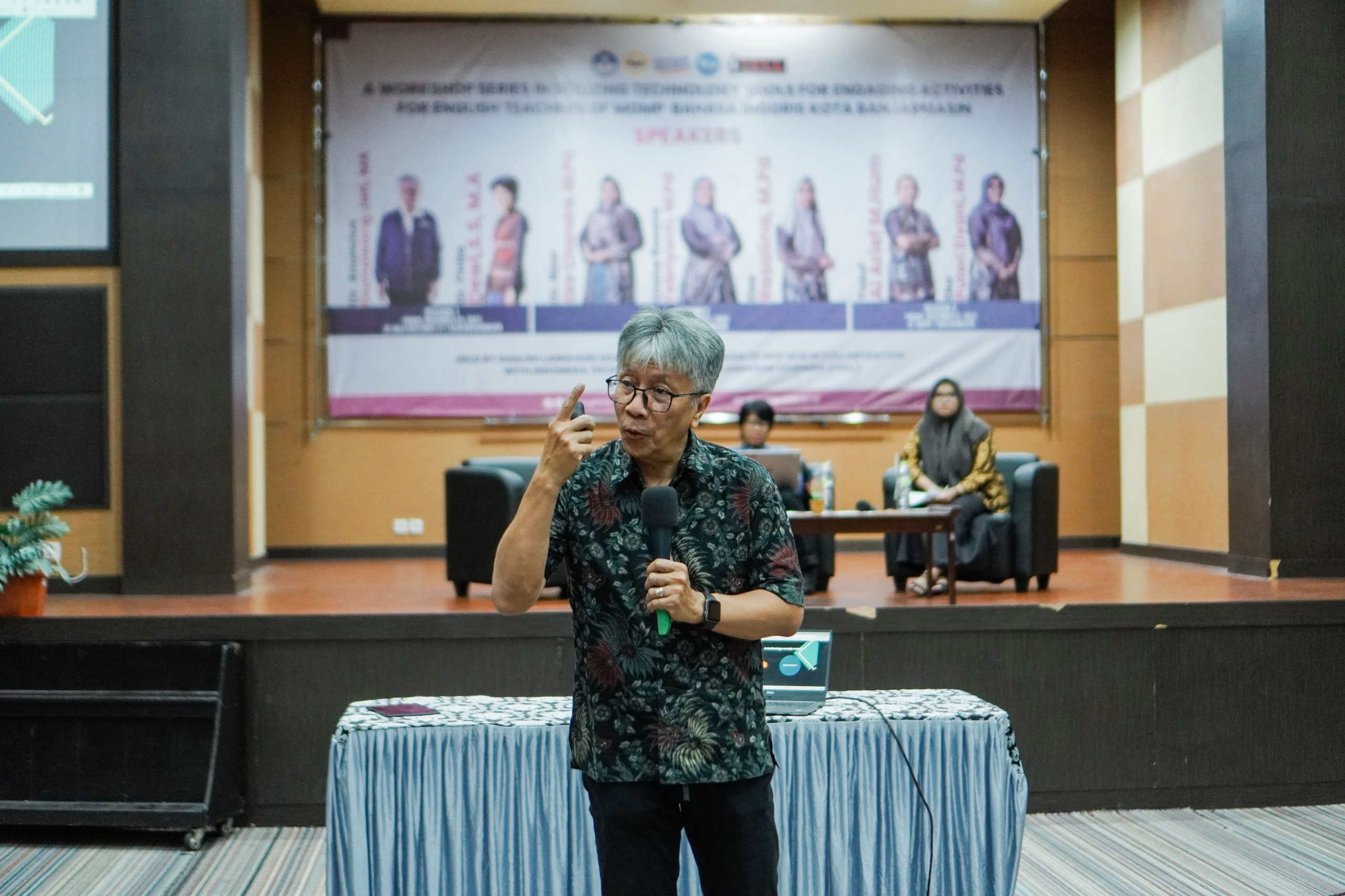 A Workshop Series in Utilizing Technology Tools for Engaging Activities for English Teachers of MGMP